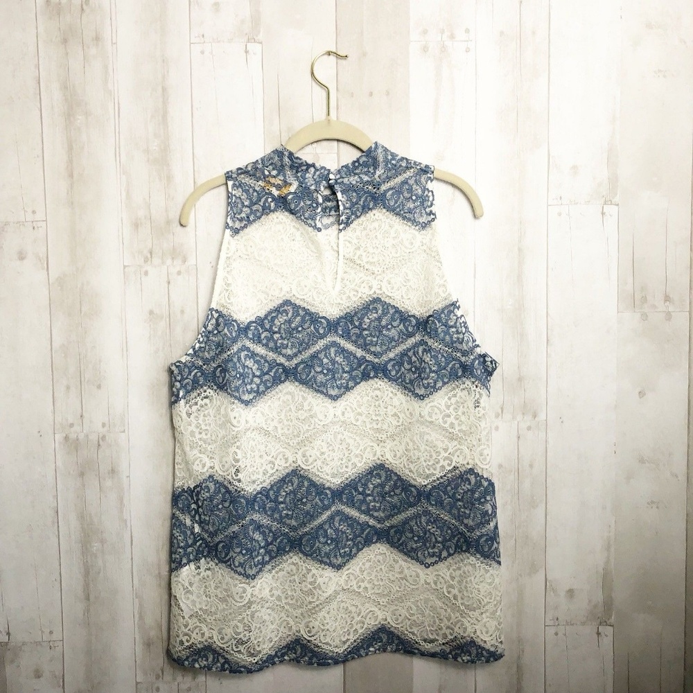 ❌SOLD❌ [Laundry] Shelli Segal Lace Mock Neck Top - Picture 4 of 8